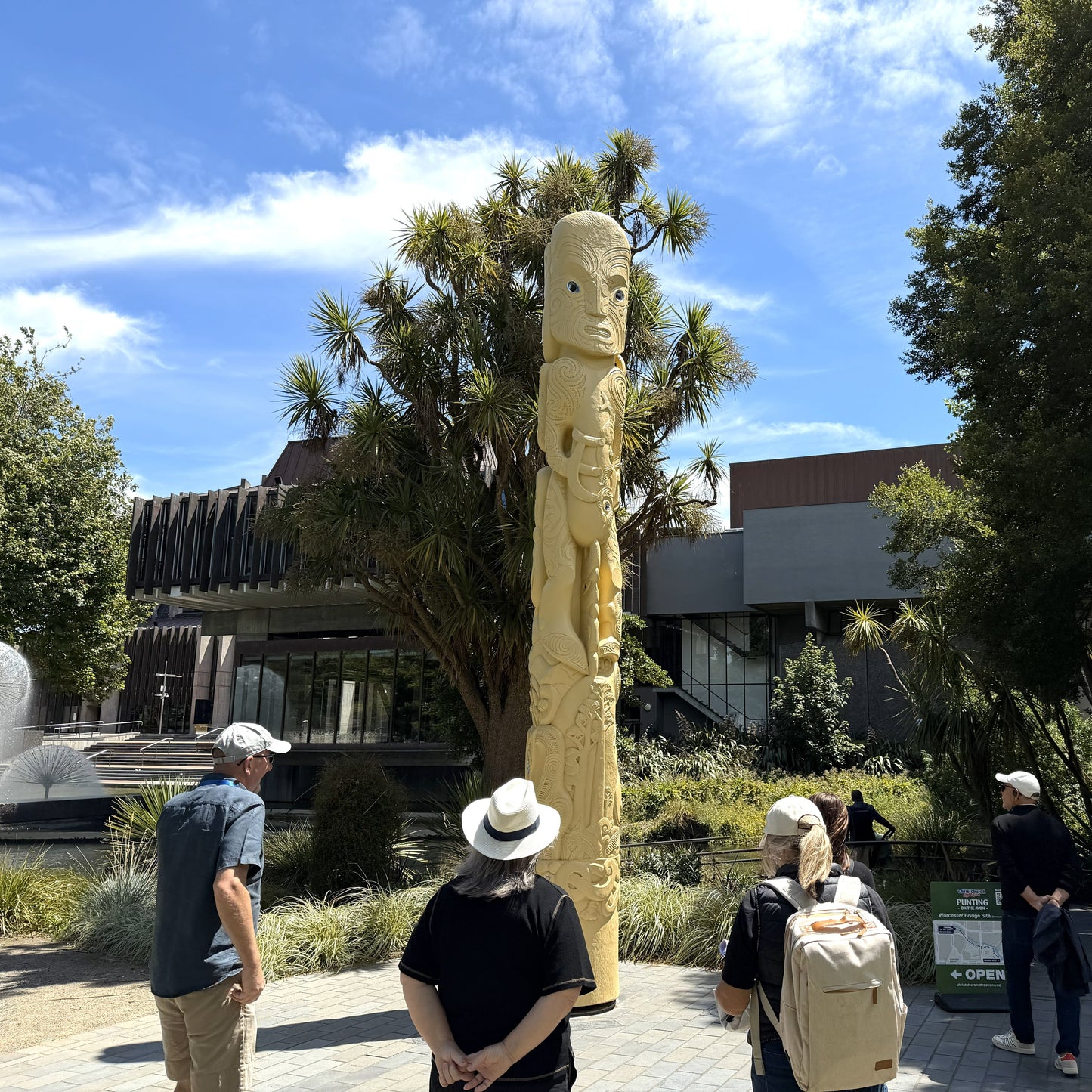 Poupou at Victoria Square